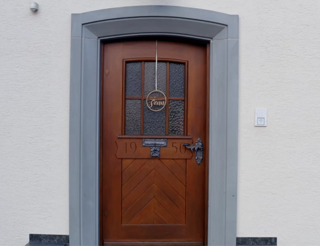 Familie Senn Emblem an Familie Senn Haustüre